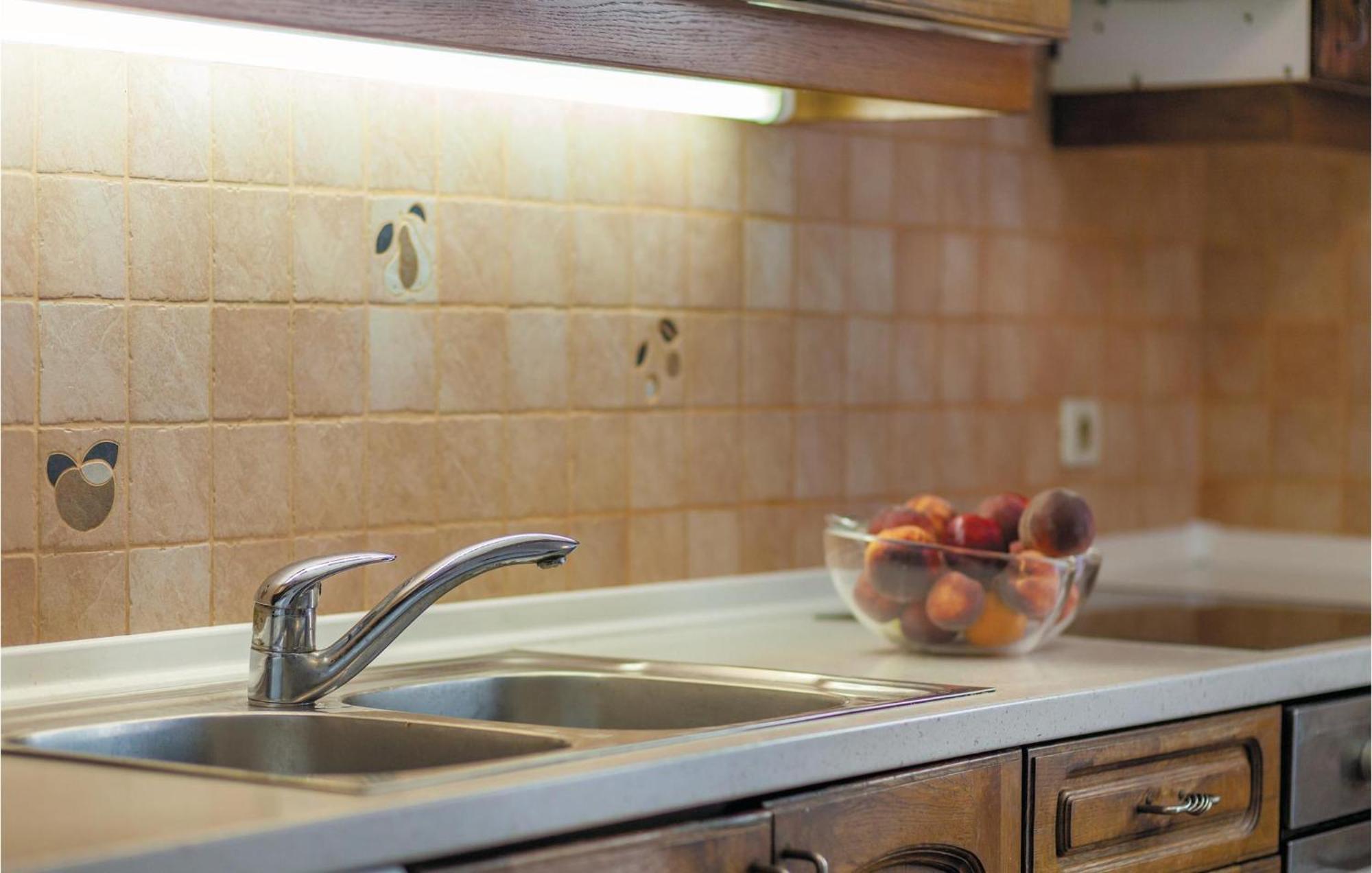 Amazing Home In Podstrana With Kitchen מראה חיצוני תמונה