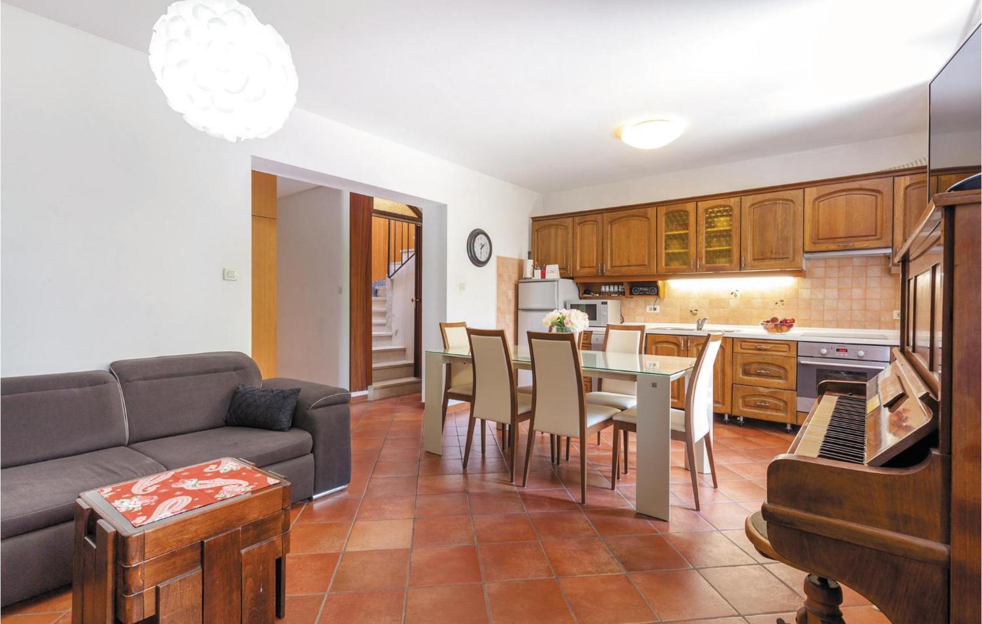 Amazing Home In Podstrana With Kitchen מראה חיצוני תמונה
